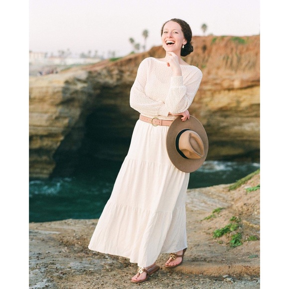 Meet your Posher, Cassi Claire - Picture 2 of 3